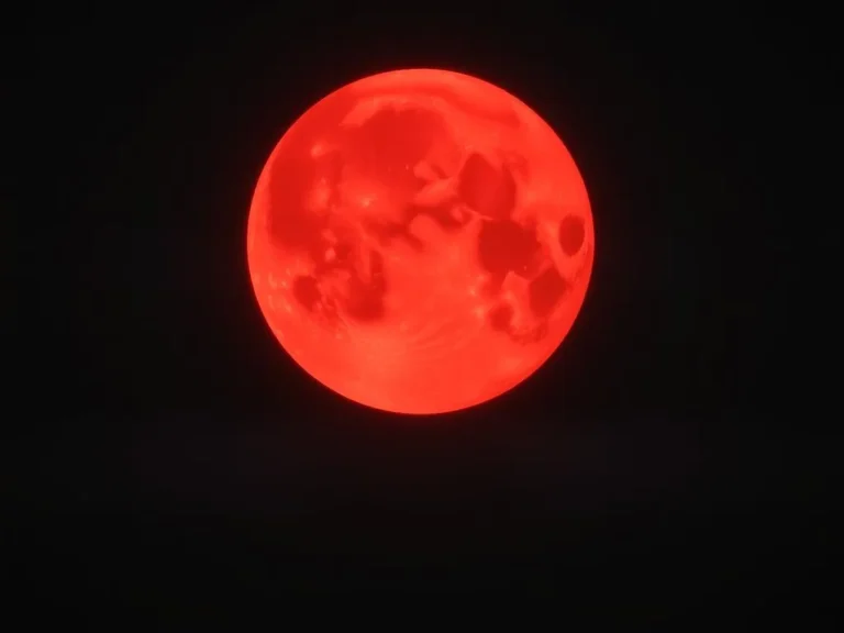 Red Moon Cycle: Unlocking the Spiritual Meaning of the Lunar Eclipse